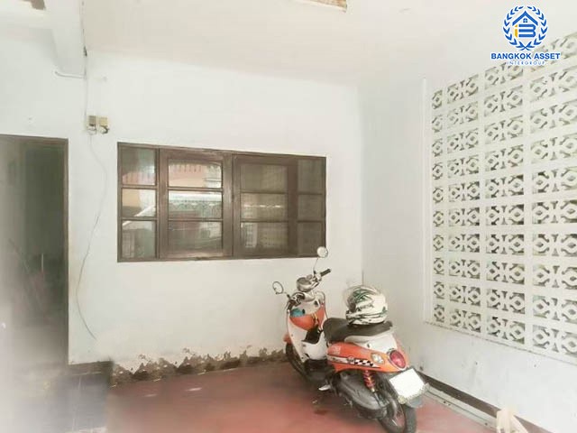 ทาวน์เฮ้าส์มือสองย่านกรุงเทพฯ ม.สัมพันธ์วิลล่า4 หลโยธิน52 เนื้อที่ 16 ตร.ว. ฟังก์ชัน 2 ห้องนอน 2 ห้องน้ำ 1 ที่จอดรถ บนทำเลยอดเยี่ยม เชื่อมต่อถ.เทพรักษ์, ถ.พหลโยธิน และถ.แจ้งวัฒนะ เพียง 6 นาทีก็ถึงรถไฟฟ้าสายสีเขียว "สถานีสายหยุด" จองเลย!...